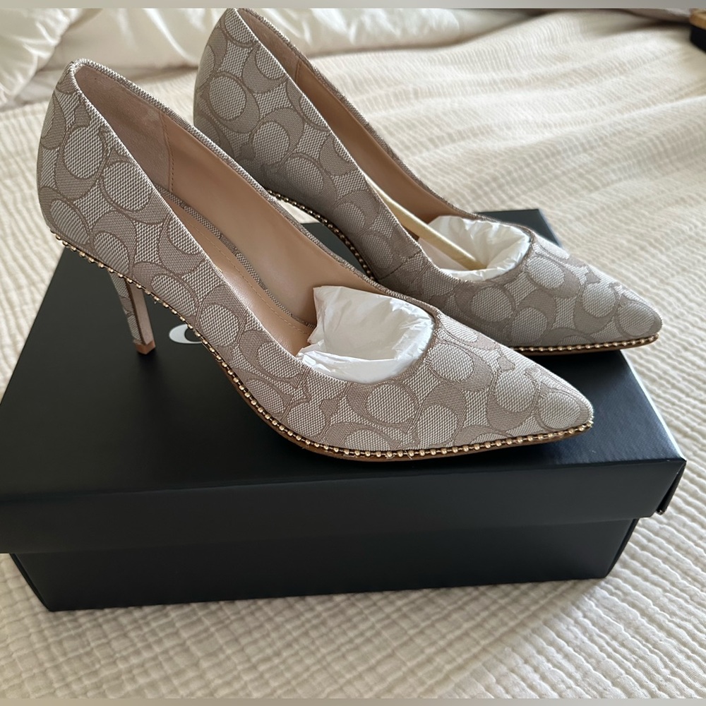 🌺 Brand New Coach Waverly Jacquard Pump - Picture 2 of 9